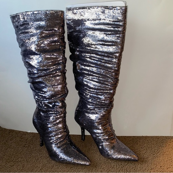 Rocco D'Amelio Shimmering Silver Heeled Boots - Picture 1 of 8